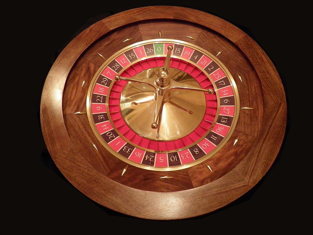 Roda roulette di meja kasino langsung